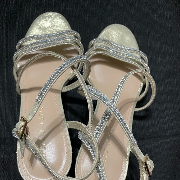 Kelly and Katie gold opened toe, wedged sandals. Size 8 1/2 women’s. - Picture 4 of 7